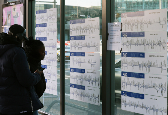 서울 시내버스 파업 이틀째…외국인 관광객도 '혼란'