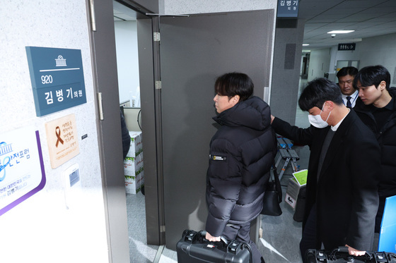 경찰, 김병기 의원실 압수수색