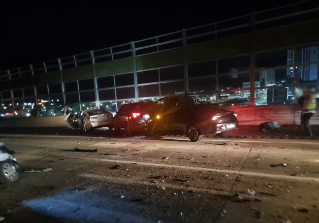 경부고속도로 양산휴게소 인근서 6중 추돌…1명 사망·2명 부상