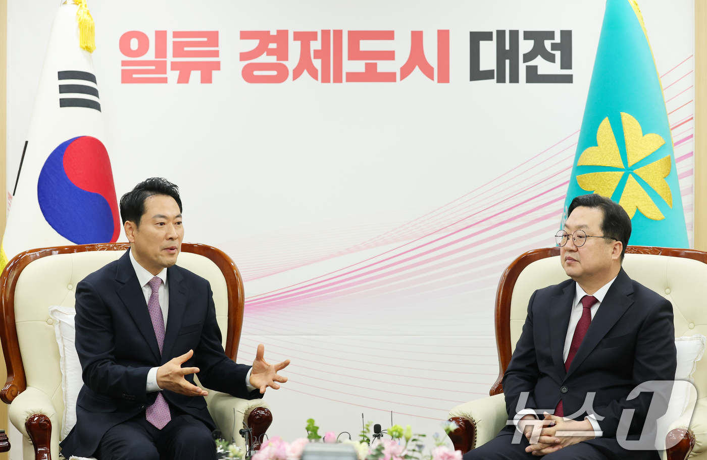 (대전=뉴스1) 김기태 기자 = 장동혁 국민의힘 대표가 14일 오전 대전시청에서 이장우 시장과 대전충남 행정통합 관련 정책협의에서 발언하고 있다.  2026.1.14/뉴스1