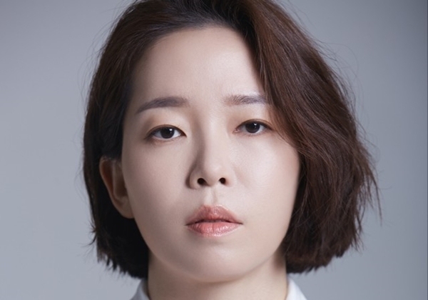 대세 정이랑, '언더커버 미쓰홍' 뜬다…기숙사 사감으로 변신