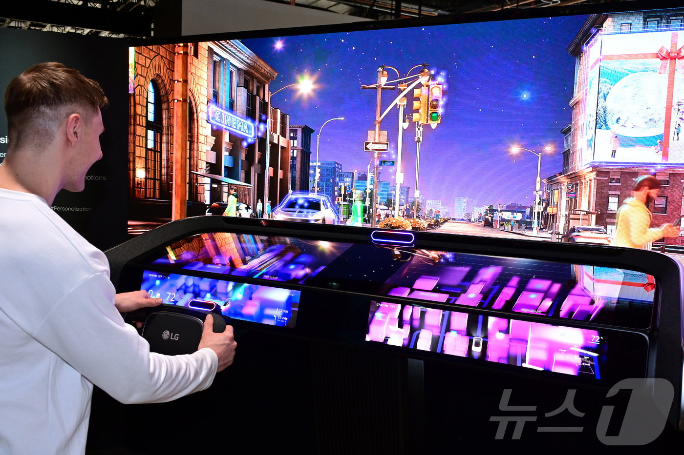 (서울=뉴스1) = LG전자가 글로벌 자동차 미디어 ‘모터트렌드’가 주관하는 ‘2026 SDV 이노베이터 어워즈’를 2년 연속 수상하며, 미래 모빌리티 솔루션 분야의 차별화된 기술 …