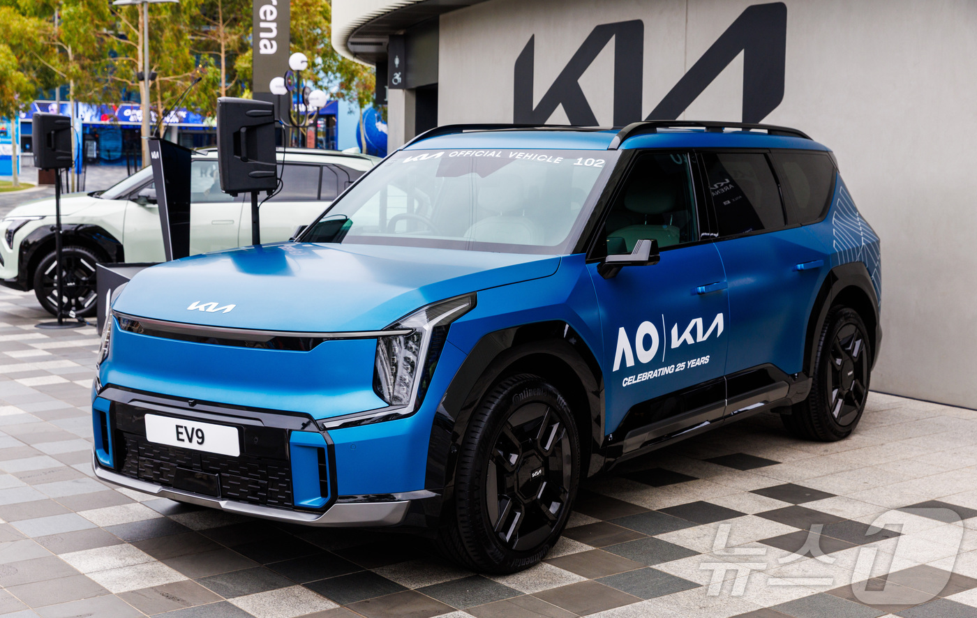 (서울=뉴스1) = 기아가 ‘2026 호주오픈 테니스 대회’ 파트너십 25주년을 맞아 특별 브랜드 캠페인을 전개하며 친환경차 기반 글로벌 마케팅에 나선다고 14일 밝혔다. 사진은 …