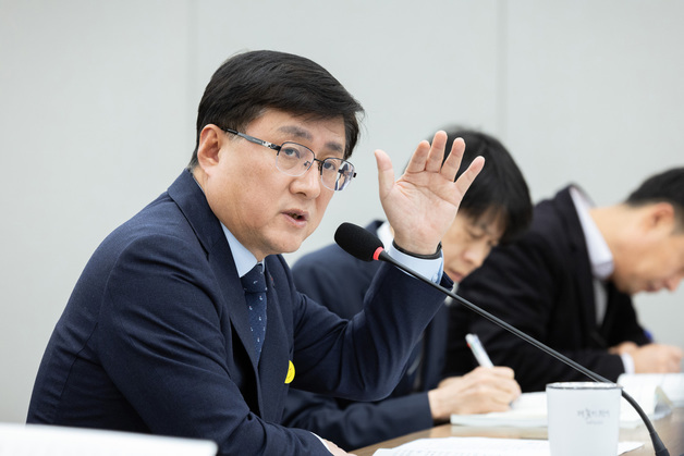 기후장관, 尹정부 기후댐·4대강보 질책…"불필요한 댐, 과학으로 걸러야"