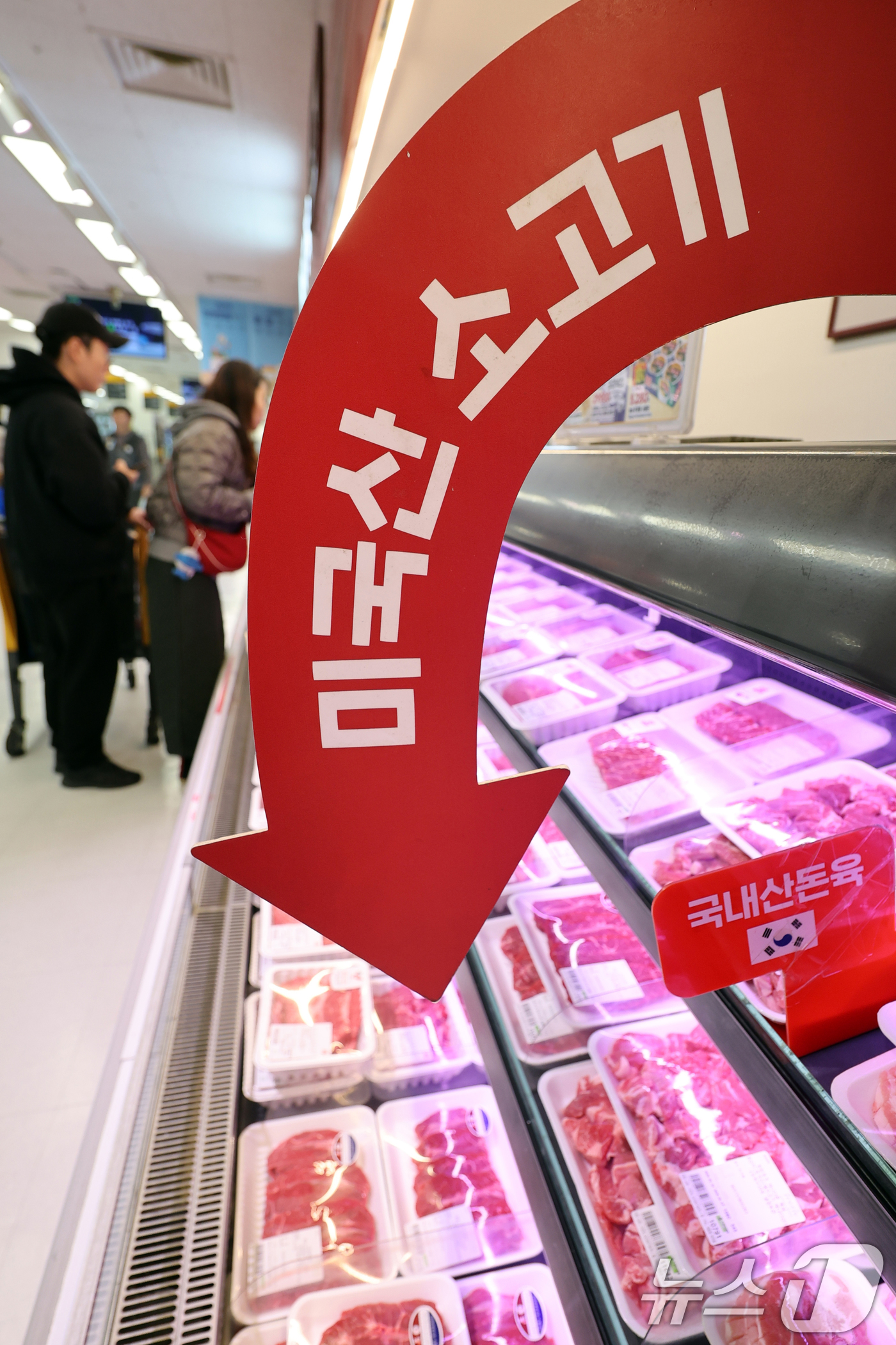 (서울=뉴스1) 황기선 기자 = 14일 서울시내 한 대형마트에 미국산 수입 소고기가 진열돼 있다.이날 한국은행이 발표한 '2025년 12월 수출입물가지수 및 무역지수(잠정)'에 따 …