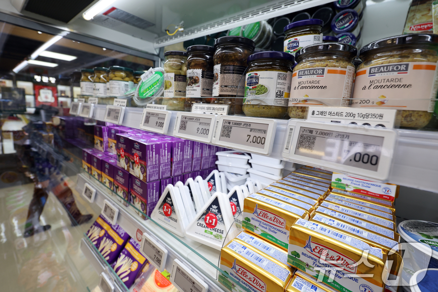 (서울=뉴스1) 황기선 기자 = 14일 서울시내 한 대형마트에 수입 식료품이 진열돼 있다. 이날 한국은행이 발표한 '2025년 12월 수출입물가지수 및 무역지수(잠정)'에 따르면, …