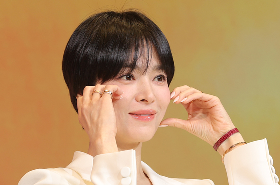 송혜교, 사랑스러운 볼 하트