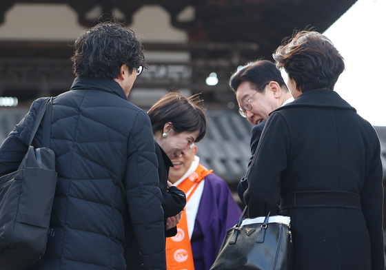 운동화 대화하는 한일 정상