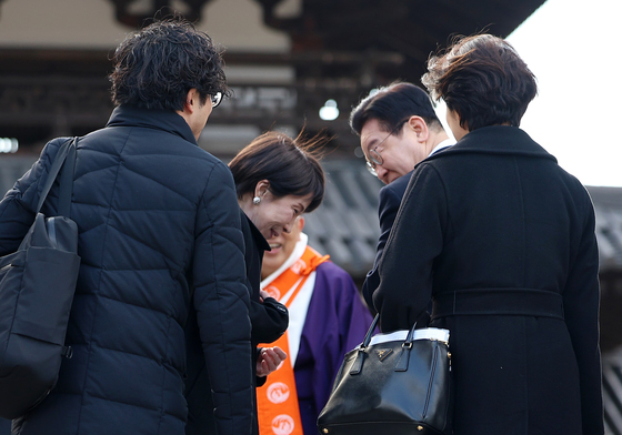 운동화 대화하는 한일 정상