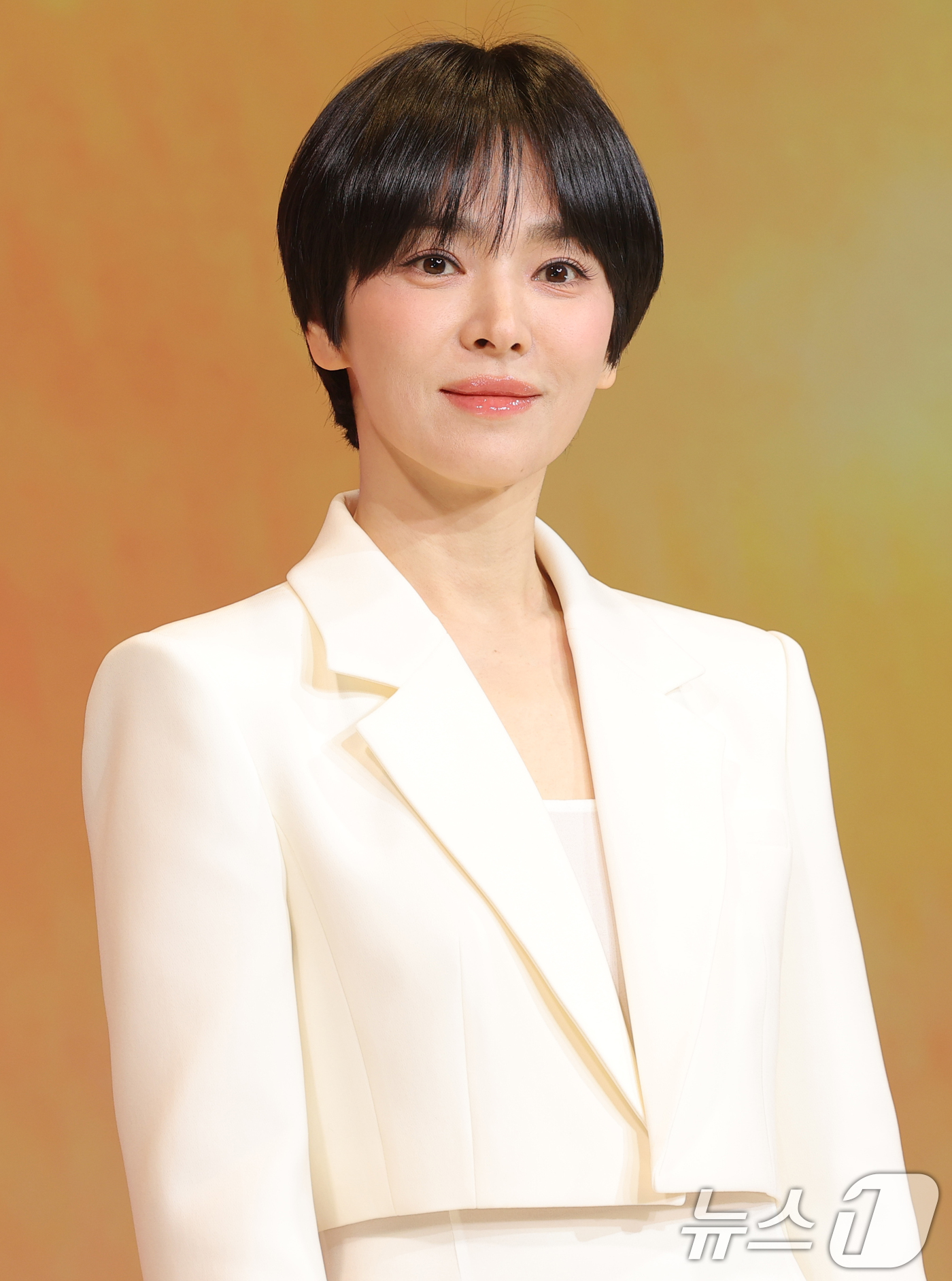 (서울=뉴스1) 권현진 기자 = 배우 송혜교가 14일 서울 강남구 웨스틴 서울 파르나스에서 열린 멀츠 에스테틱스의 히알루론산 필러 ‘벨로테로’ 신규 캠페인 공개 행사에 참석해 포즈 …