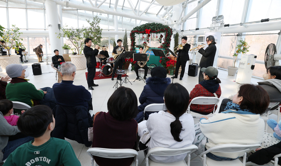 온실에서 감상하는 금관 5중주