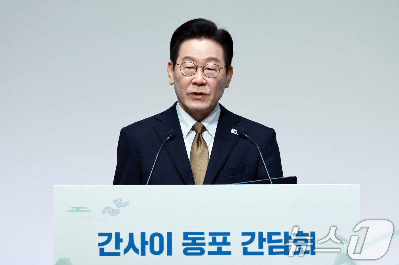 (나라(일본)=뉴스1) 이재명 기자 = 이재명 대통령이 14일 일본 나라현의 한 호텔에서 열린 간사이 동포 간담회에서 인사말을 하고 있다. 2026.1.14/뉴스1