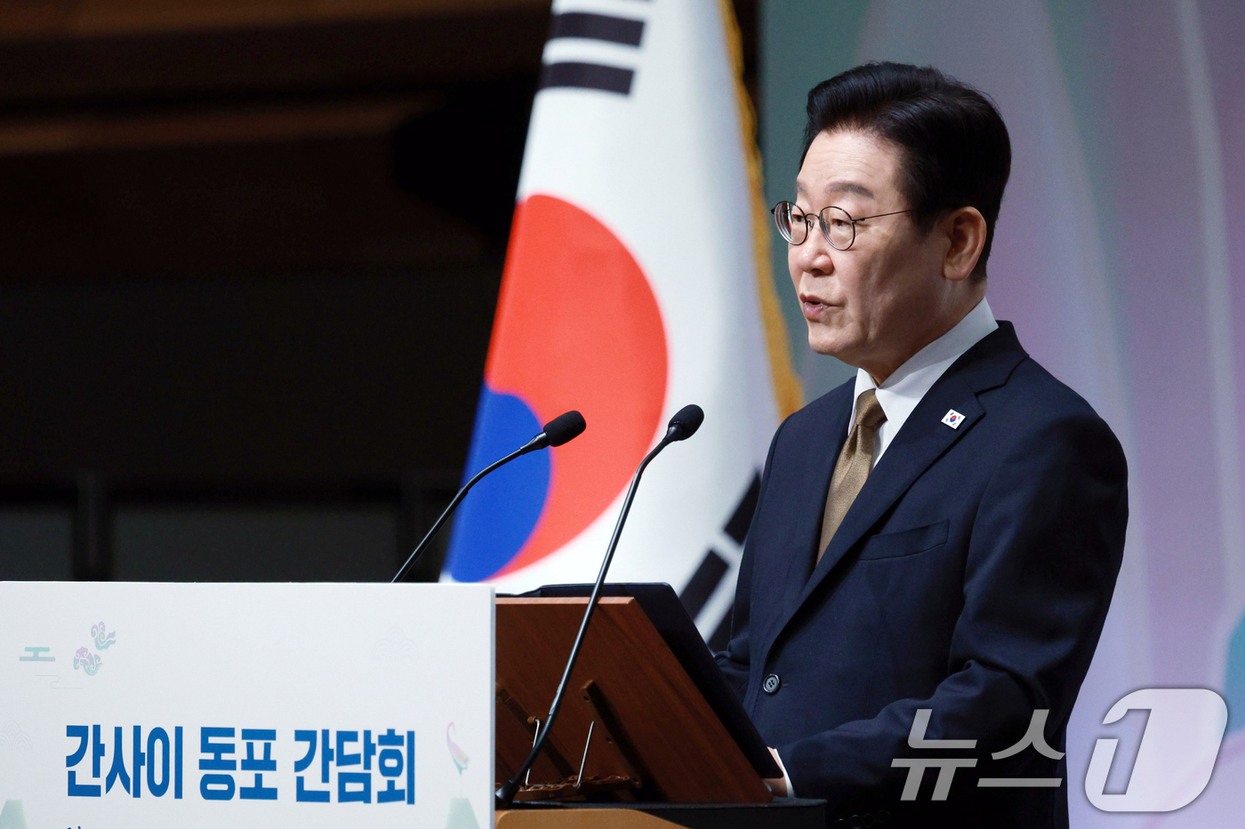 (나라(일본)=뉴스1) 이재명 기자 = 이재명 대통령이 14일 일본 나라현의 한 호텔에서 열린 간사이 동포 간담회에서 인사말을 하고 있다. 2026.1.14/뉴스1