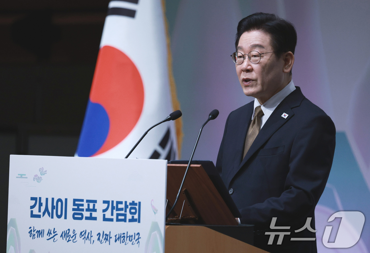 (나라(일본)=뉴스1) 이재명 기자 = 이재명 대통령이 14일 일본 나라현의 한 호텔에서 열린 간사이 동포 간담회에서 인사말을 하고 있다. 2026.1.14/뉴스1