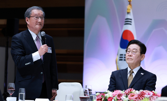 발언 경청하는 이재명 대통령