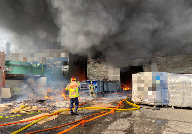 창원 성주동 공장 불…1시간 43분만 초진(종합)