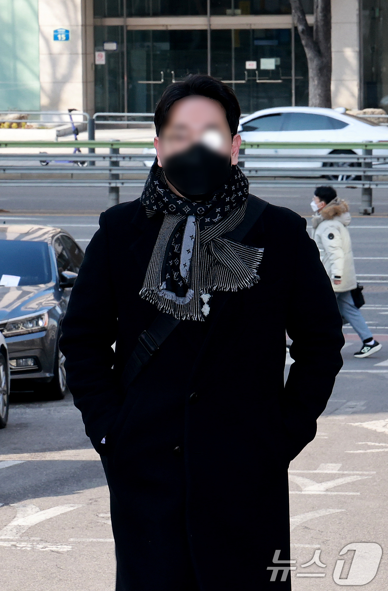 (서울=뉴스1) 이호윤 기자 = 전직 김병기 보좌관 A씨가 14일 서울 마포구 서울경찰청 광역수사단으로 출석하고 있다. 2026.1.14/뉴스1