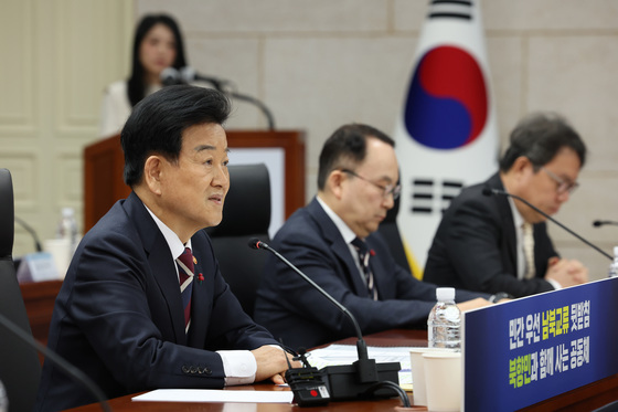 통일부 산하기관  업무보고 참석한 정동영 장관