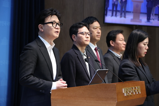 한동훈 "윤리위 제명 결정, 또다른 계엄 선포…반드시 막을 것"
