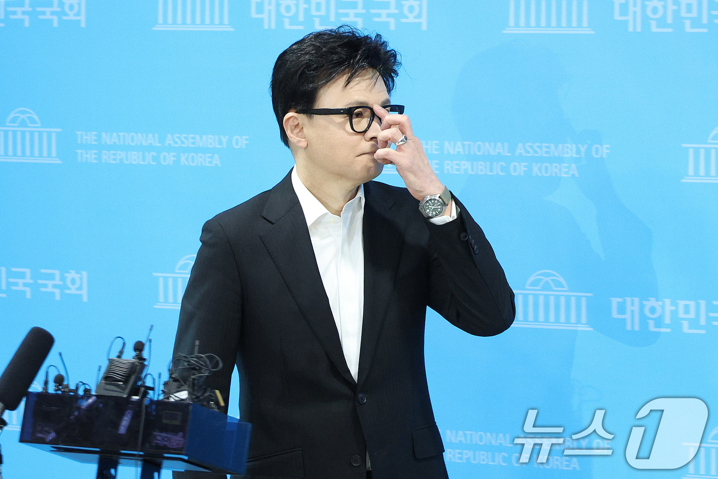 (서울=뉴스1) 신웅수 기자 = 한동훈 전 국민의힘 대표가 14일 서울 여의도 국회 소통관에서 당 윤리위원회 제명 결정과 관련해 입장을 밝히고 있다. 2026.1.14/뉴스1