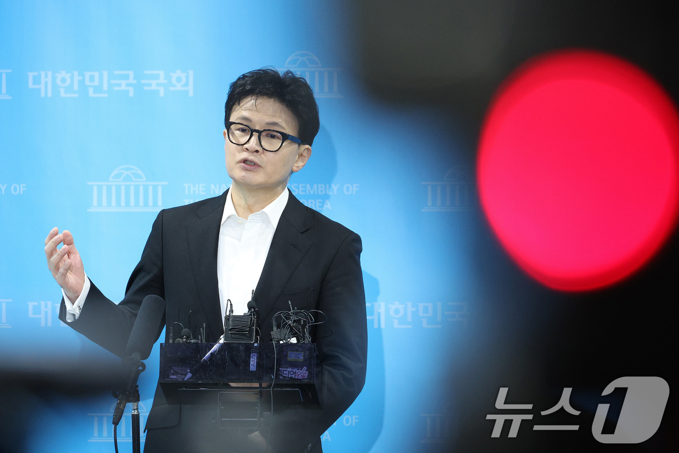 (서울=뉴스1) 신웅수 기자 = 한동훈 전 국민의힘 대표가 14일 서울 여의도 국회 소통관에서 당 윤리위원회 제명 결정과 관련해 입장을 밝히고 있다. 2026.1.14/뉴스1
