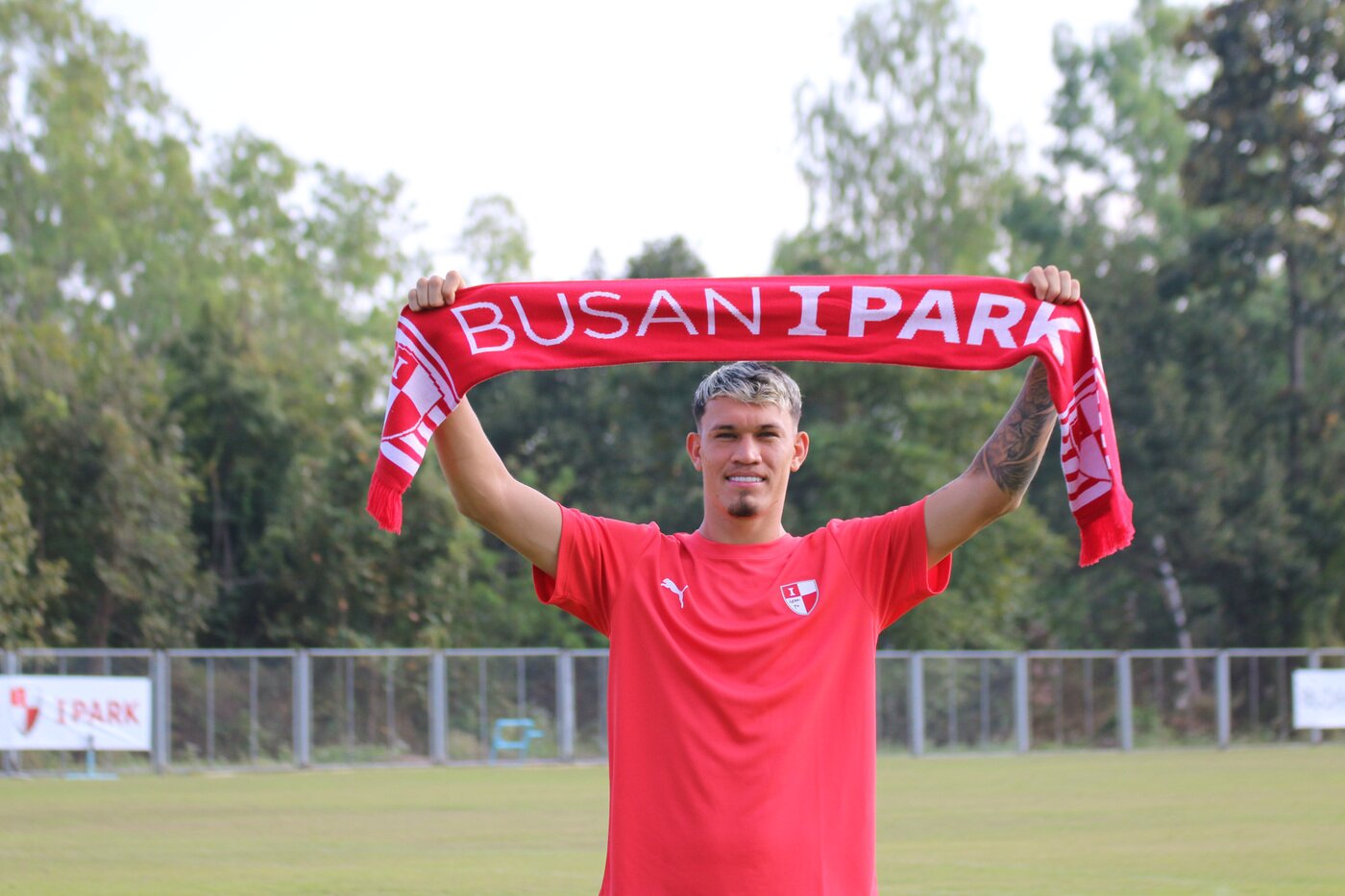 본문 이미지 - 부산이 장신 공격수 크리스찬을 영입했다. (부산 제공)