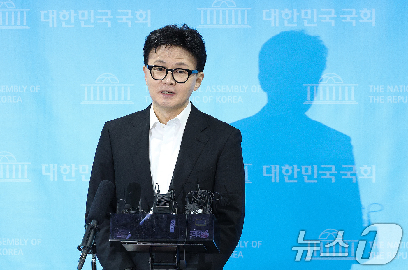 (서울=뉴스1) 신웅수 기자 = 한동훈 전 국민의힘 대표가 14일 서울 여의도 국회 소통관에서 당 윤리위원회 제명 결정과 관련해 입장을 밝히고 있다. 2026.1.14/뉴스1