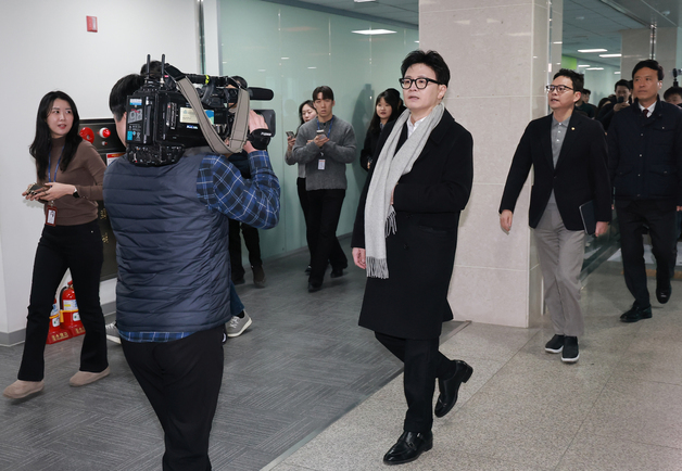 제명 관련 기자회견 향하는 한동훈 전 대표