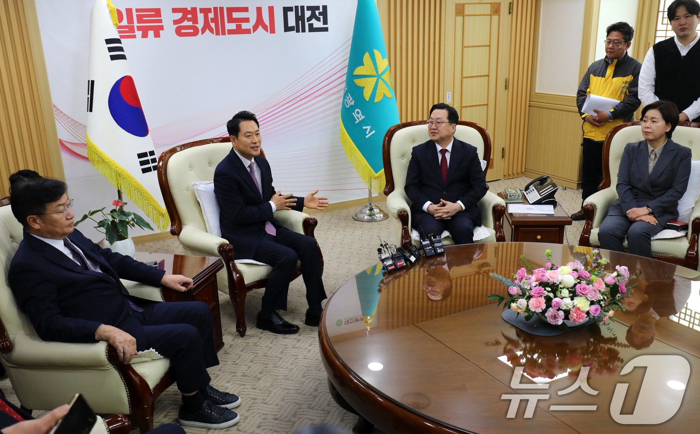 (대전=뉴스1) = 장동혁 국민의힘 대표가 14일 오전 대전시청에서 이장우 시장과 대전충남 행정통합 관련 정책협의에서 발언하고 있다.  2026.1.14/뉴스1