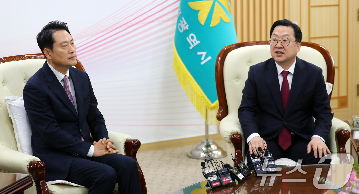 (대전=뉴스1) = 이장우 대전시장이 14일 오전 대전시청에서 장동혁 국민의힘 대표과 대전충남 행정통합 관련 정책협의에서 발언하고 있다.(공동취재) 2026.1.14/뉴스1