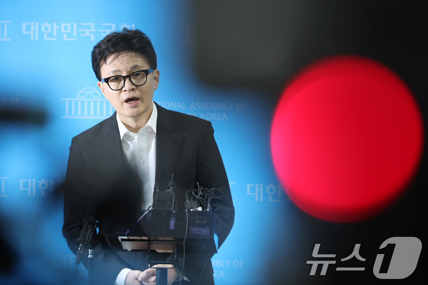 (서울=뉴스1) 신웅수 기자 = 한동훈 전 국민의힘 대표가 14일 서울 여의도 국회 소통관에서 당 윤리위원회 제명 결정과 관련해 입장을 밝히고 있다. 2026.1.14/뉴스1