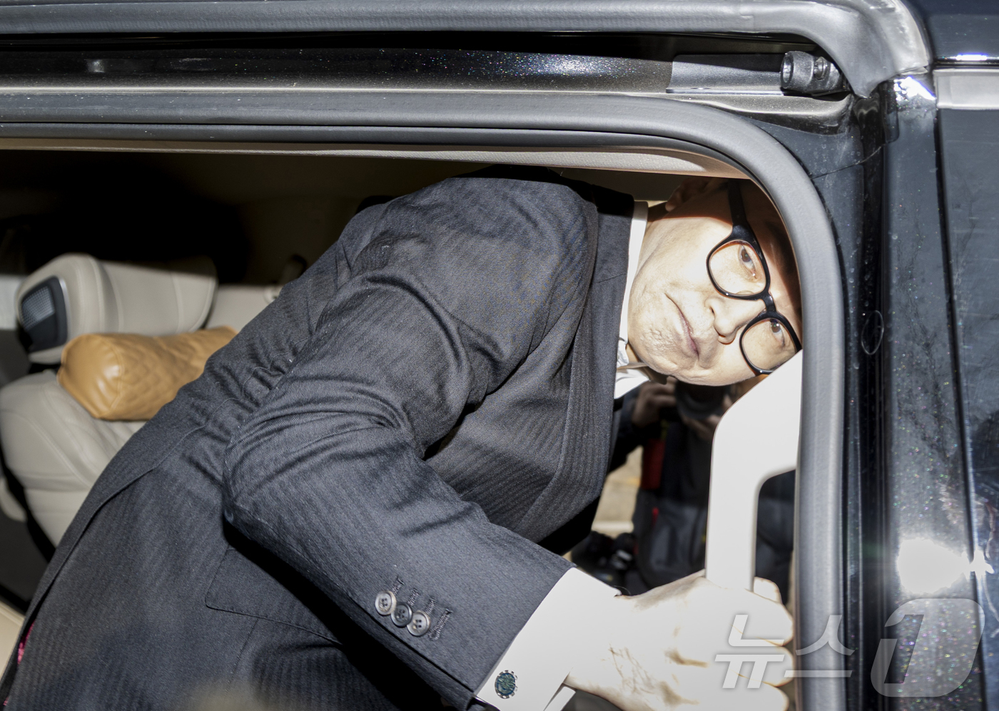 (서울=뉴스1) 신웅수 기자 = 한동훈 국민의힘 전 대표가 14일 국회 소통관에서 당 윤리위원회가 본인을 제명 결정한 것과 관련해 입장을 밝힌 뒤 회견장을 떠나고 있다. (공동취재 …