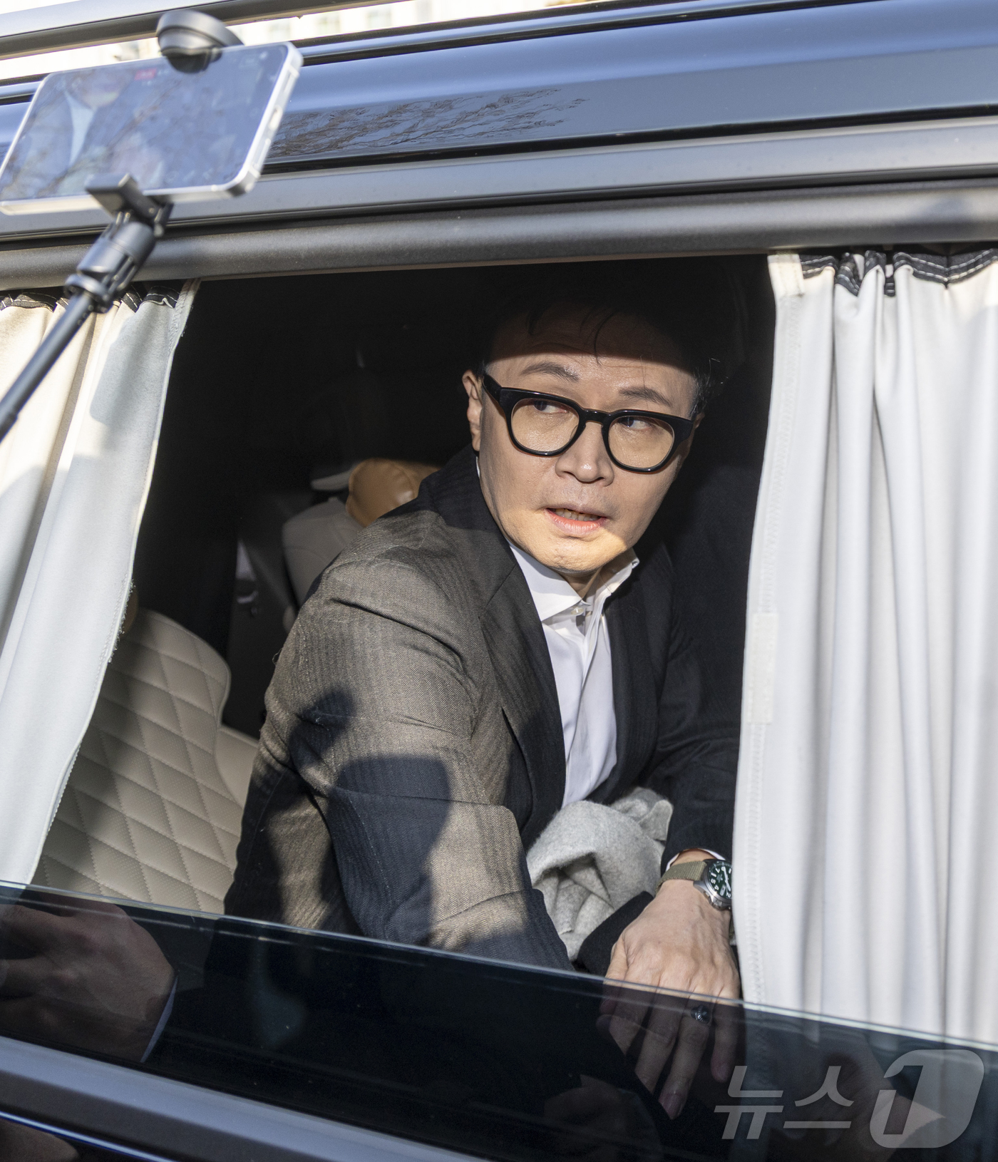 (서울=뉴스1) 신웅수 기자 = 한동훈 국민의힘 전 대표가 14일 국회 소통관에서 당 윤리위원회가 본인을 제명 결정한 것과 관련해 입장을 밝힌 뒤 회견장을 떠나고 있다. (공동취재 …