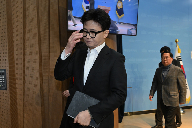 기자회견 후 이동하는 한동훈 전 대표