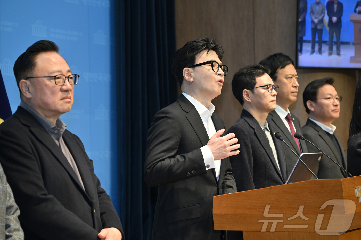 (서울=뉴스1) 신웅수 기자 = 한동훈 국민의힘 전 대표가 14일 국회 소통관에서 윤리위 제명 관련 기자회견을 하고 있다. (공동취재) 2026.1.14/뉴스1