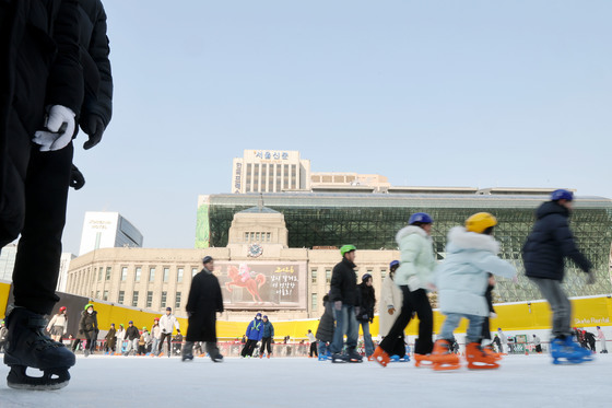 이용객 10만명 돌파한 서울광장 스케이트장