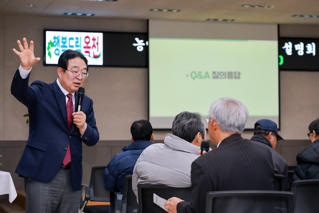 '기본소득' 지원금 사용처 제한…옥천군 면 단위 주민들 불만