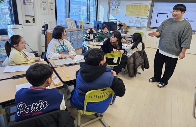"학교 가는 것 기다려져" 군위 '거점학교 정책' 성과