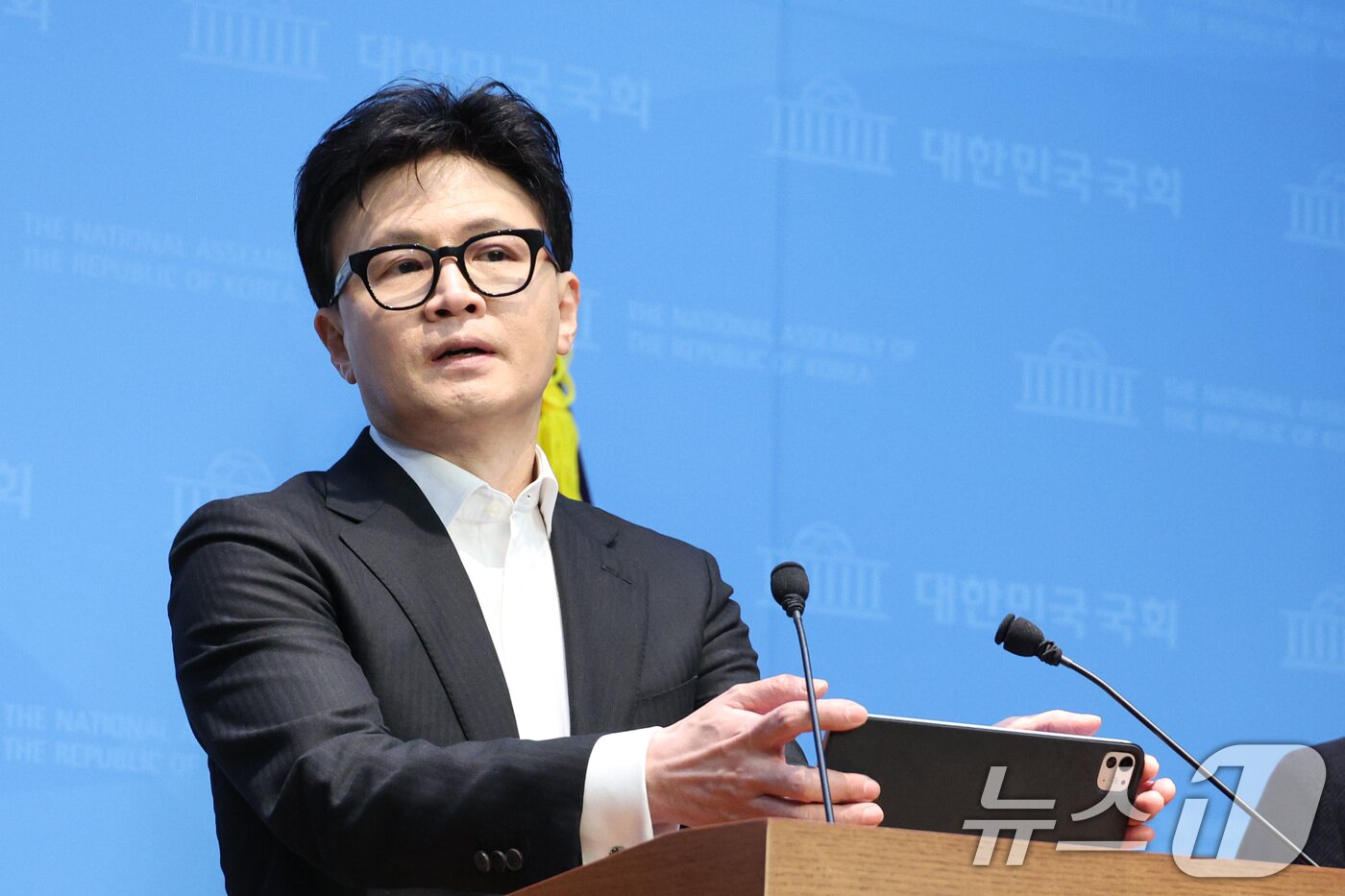 본문 이미지 - 한동훈 전 국민의힘 대표가  지난 14일 서울 여의도 국회 소통관에서 당 윤리위원회 제명 결정과 관련해 입장을 밝히고 있다. 2026.1.14/뉴스1 ⓒ News1 신웅수 기자