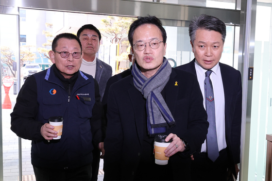 시내버스 노사 협상 현장 찾은 박주민