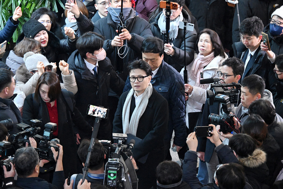 제명 처분 관련 기자회견 향하는 한동훈