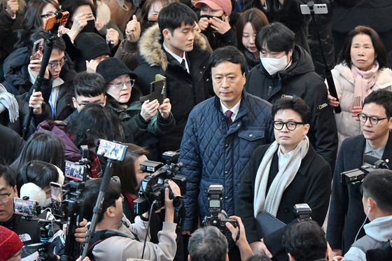 '한동훈 제명' 전면전 양상…"또다른 계엄" vs "번복 없어"