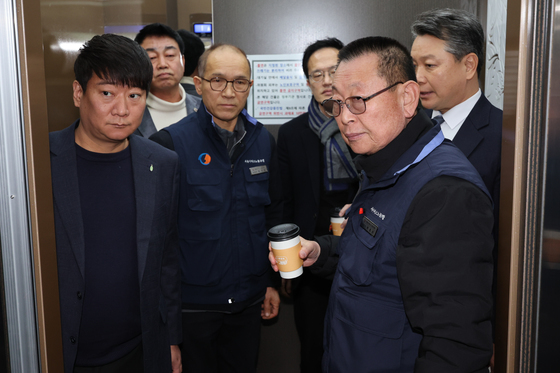 서울 시내버스 노사협상장 찾은 박주민