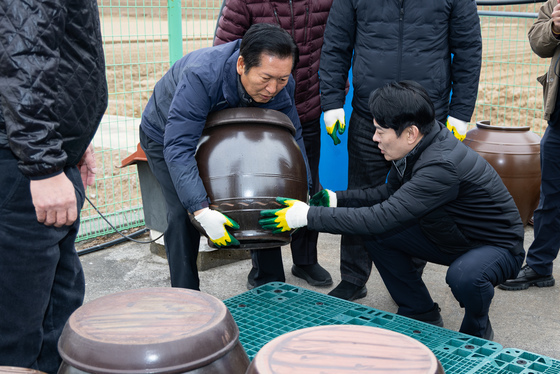 정청래 민주당 대표 '장독 번쩍'