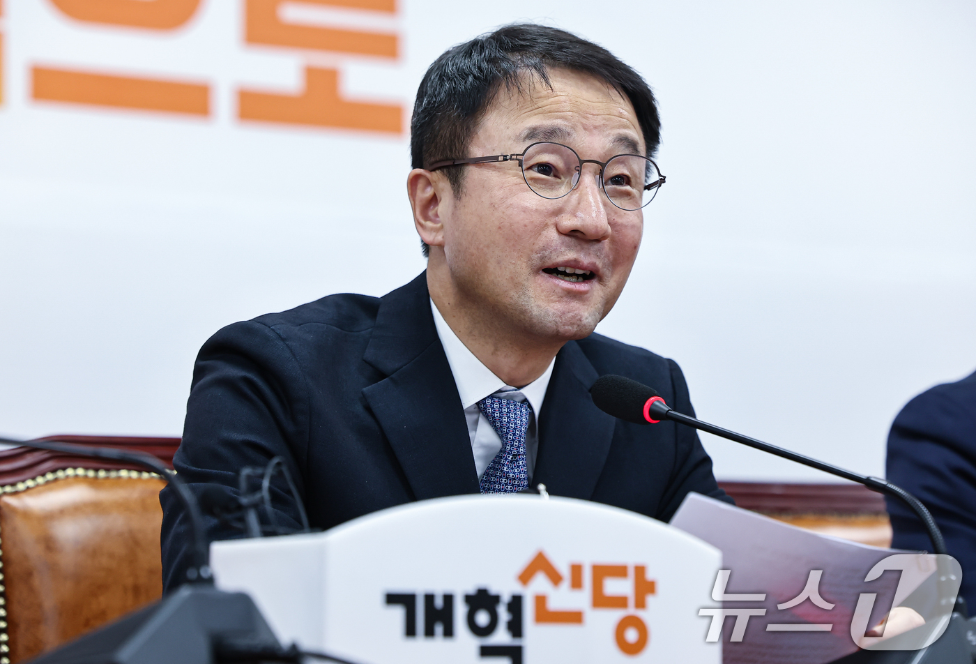 (서울=뉴스1) 김도우 기자 = 한병도 더불어민주당 원내대표가 14일 서울 여의도 국회에서 천하람 개혁신당 원내대표를 예방해 인사말을 하고 있다. 2026.1.14/뉴스1