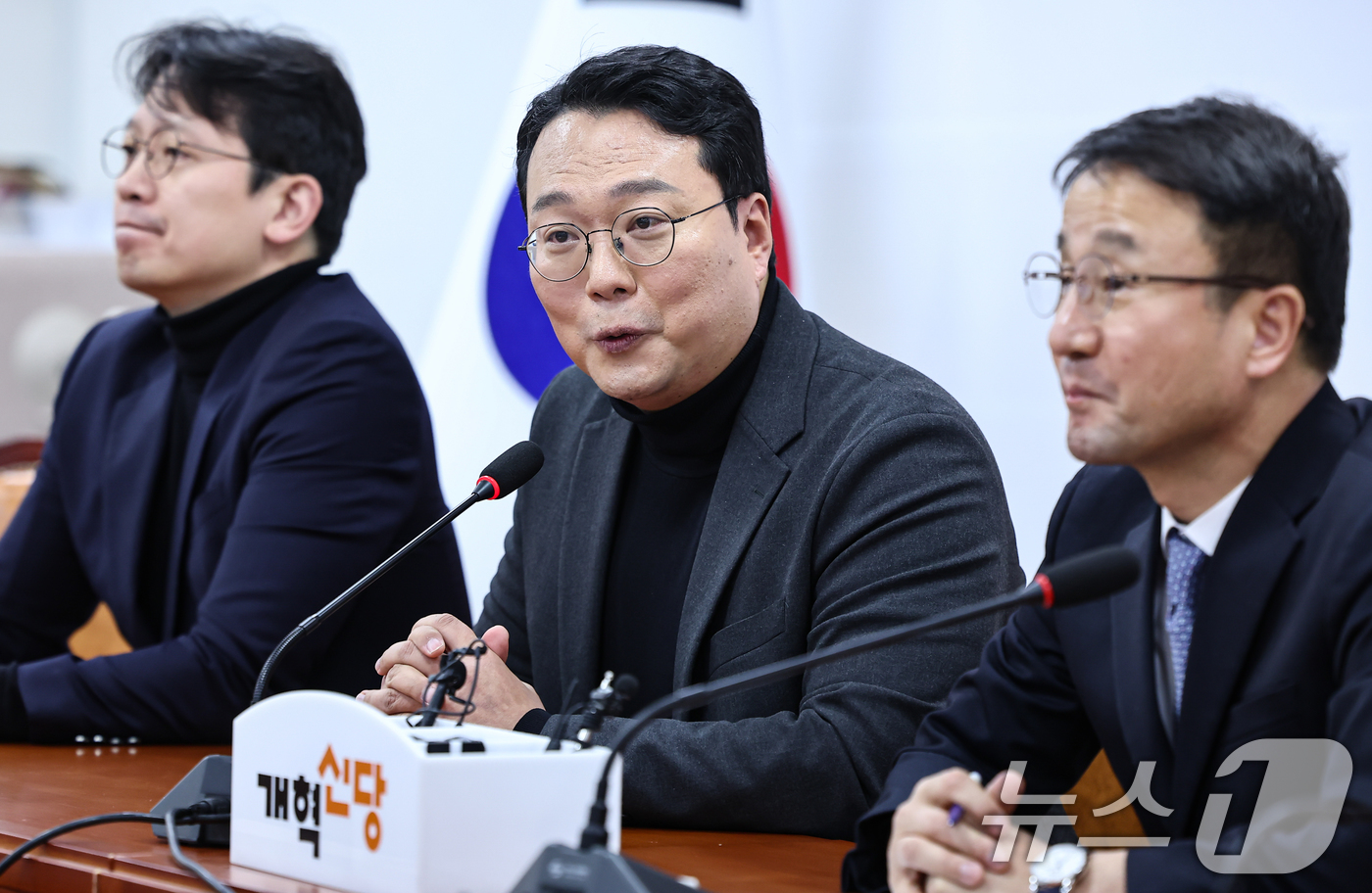 (서울=뉴스1) 김도우 기자 = 천하람 개혁신당 원내대표가 14일 서울 여의도 국회에서 한병도 더불어민주당 원내대표를 접견, 인사말을 하고 있다. 2026.1.14/뉴스1