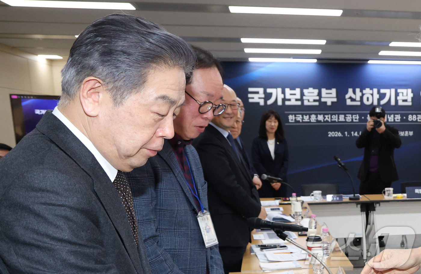 (세종=뉴스1) 김기남 기자 = 김형석 독립기념관장(왼쪽)이 14일 오후 세종시 정부세종청사에서 열린 국가보훈부 업무보고에 참석하고 있다. 2026.1.14/뉴스1