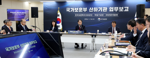 국가보훈부 산하기관 업무보고, 발언하는 권오을 장관