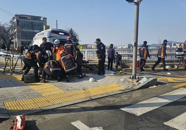 응급환자 이송하던 119차량, 덤프트럭과 충돌…이송하던 환자 '사망'
