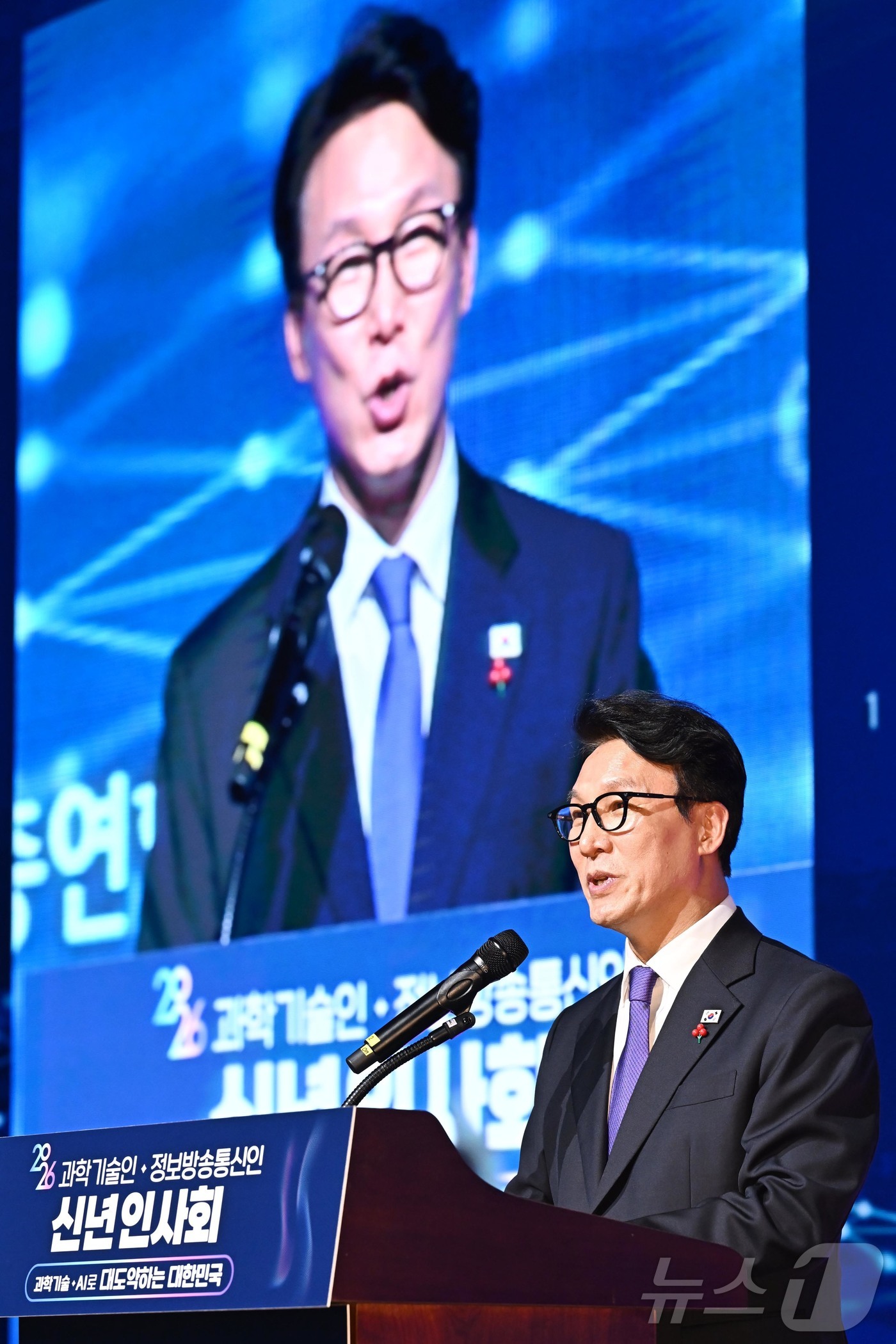 (서울=뉴스1) 김명섭 기자 = 김민석 국무총리가 14일 서울 강남구 과학기술회관에서 열린 과학기술인•정보방송통신인 신년인사회에서 인사말을 하고 있다.(공동취재) 2026.1.14 …